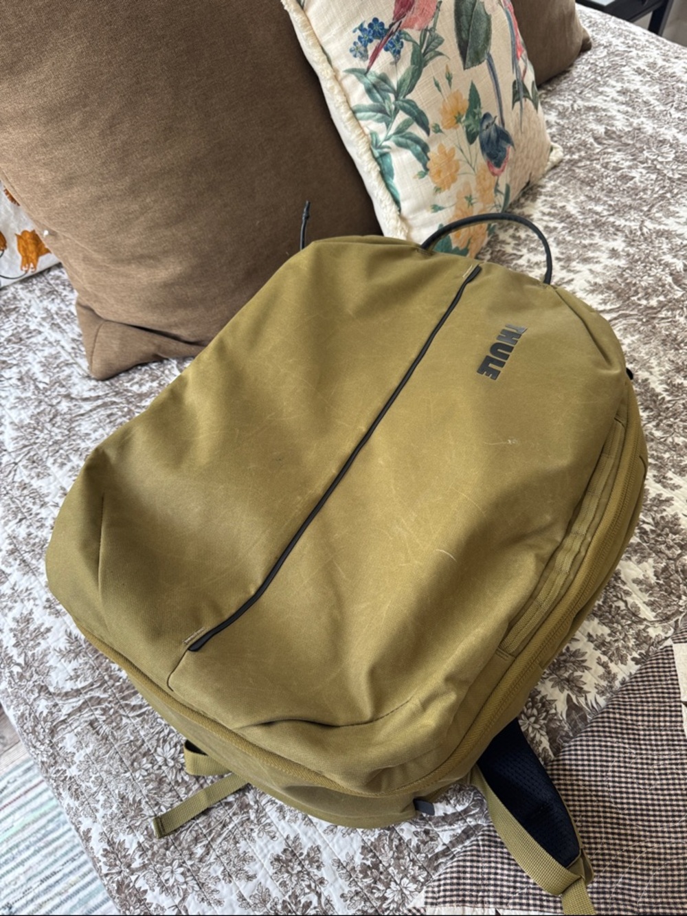 Thule Aion 40l Olive Green travel backpack